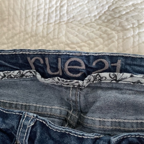 Low Rise jeans! - Picture 2 of 4